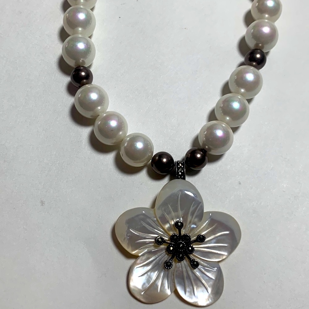 Sterling and Mother of Pearl Pendant Necklace
